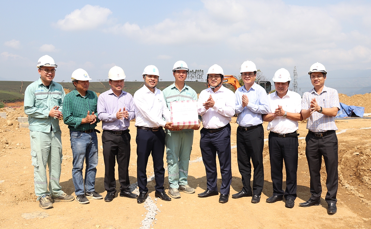 Nỗ lực đưa cụm dự án truyền tải 220kV Huội Quảng - Nghĩa Lộ - Việt Trì về đích