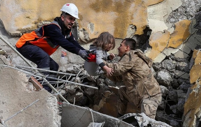 Những phép màu dưới đống đổ nát sau thảm họa động đất ở Thổ Nhĩ Kỳ, Syria