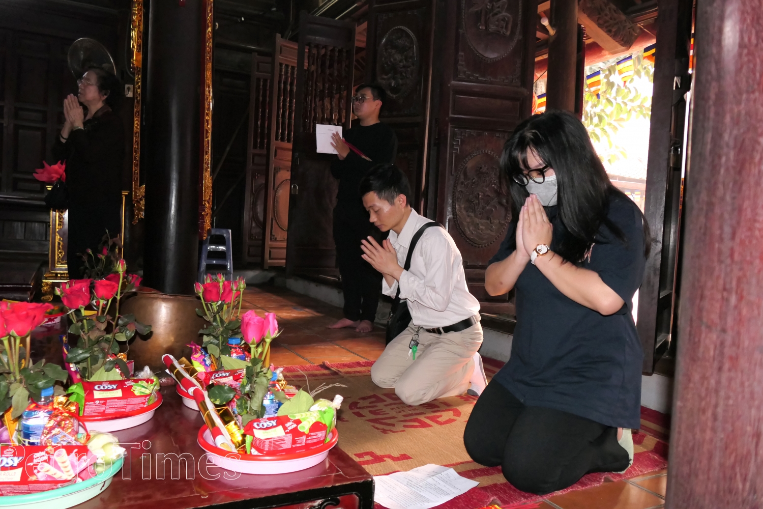 Giới trẻ Hà Nội nô nức đi chùa cầu duyên trước thềm lễ tình nhân