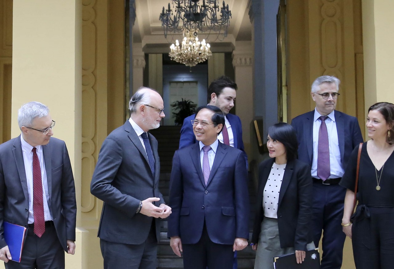 Bộ trưởng Bùi Thanh Sơn tiếp cựu Thủ tướng Pháp Edouard Philippe