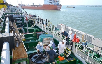 Tin tức kinh tế ngày 16/2: Việt Nam chi hơn 900 triệu USD nhập khẩu xăng dầu trong tháng 1