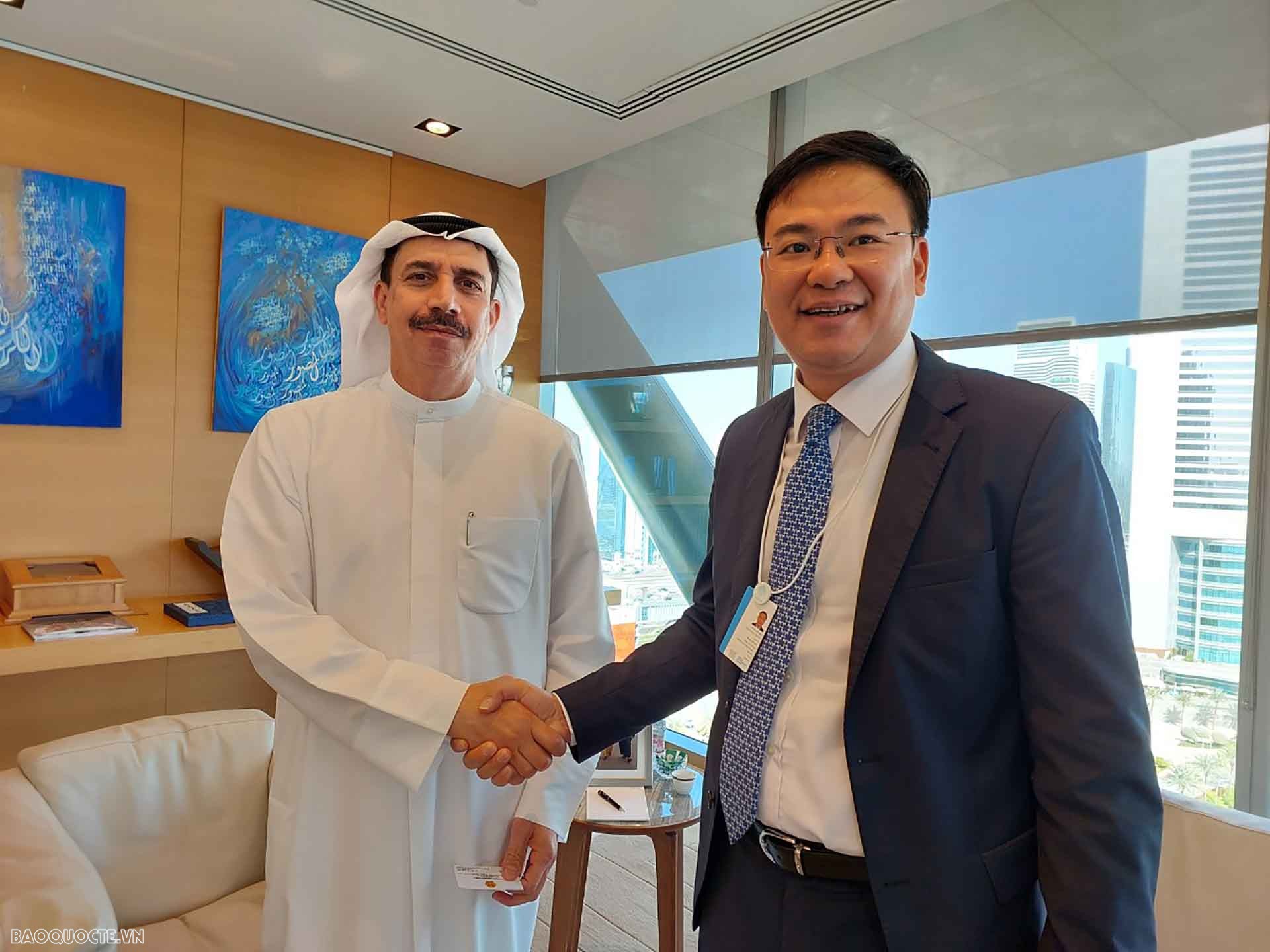 Thứ trưởng Phạm Quang Hiệu làm việc với Thống đốc Trung tâm Tài chính quốc tế Dubai Essa Kazim.