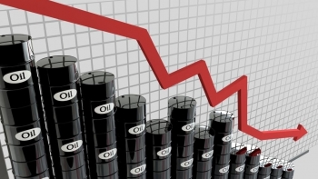 Giá dầu đi xuống trước nỗi lo tăng lãi suất