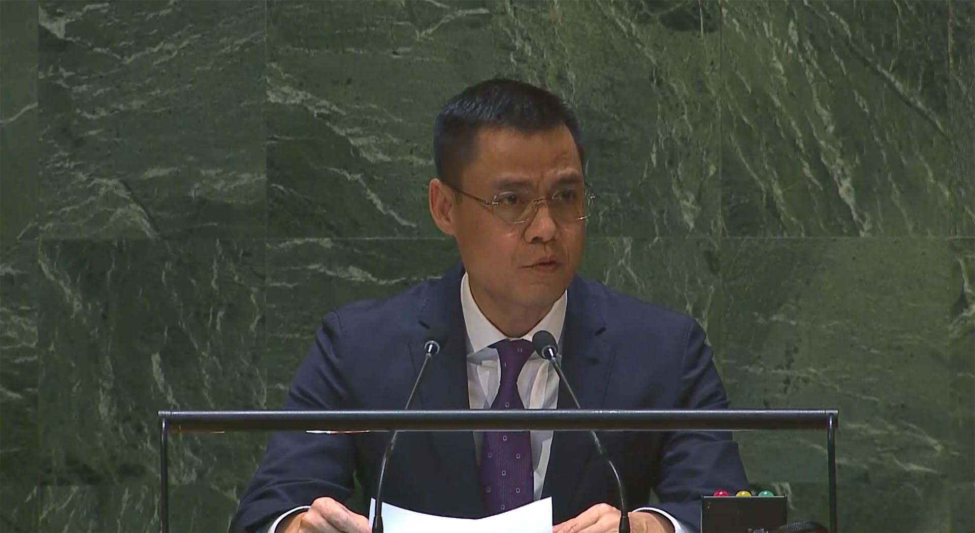 Đại sứ Đặng Hoàng Giang phát biểu tại phiên họp.