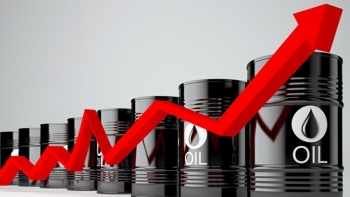 Giá dầu tăng do lo ngại về nguồn cung thiếu hụt