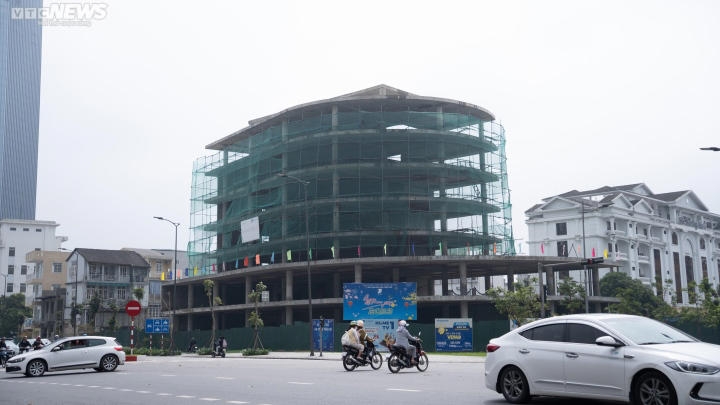 Tin bất động sản ngày 28/2: Khánh Hòa chính thức tháo dỡ Khu nghỉ dưỡng Ana Mandara chắn biển