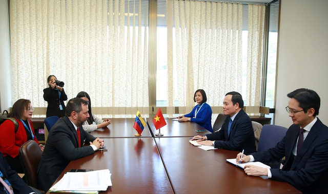 Phó Thủ tướng Chính phủ Trần Lưu Quang gặp lãnh đạo các nước