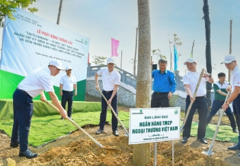 Vietcombank phát động chương trình trồng 60 nghìn cây xanh  “Vietcombank - Vì một Việt Nam xanh”