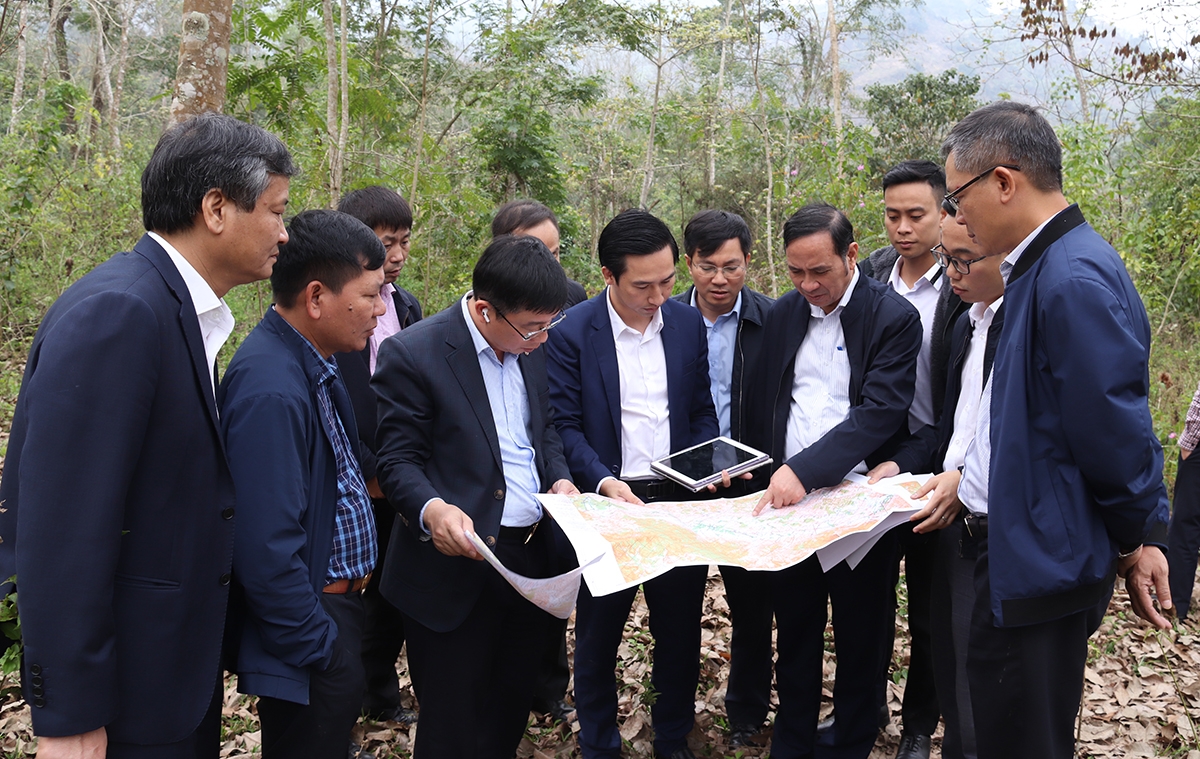Bàn giải pháp tháo gỡ mặt bằng dự án truyền tải điện trên địa bàn Lai Châu