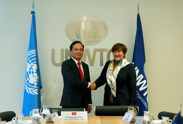 Phó Thủ tướng Trần Lưu Quang gặp giám đốc điều hành tổ chức du lịch thế giới