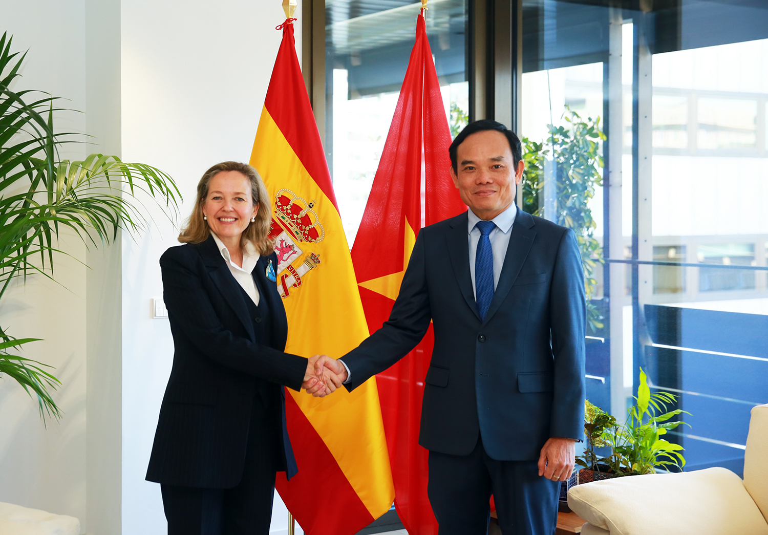 Phó Thủ tướng Chính phủ Trần Lưu Quang hội đàm  với Phó Thủ tướng thứ nhất Tây Ban Nha
