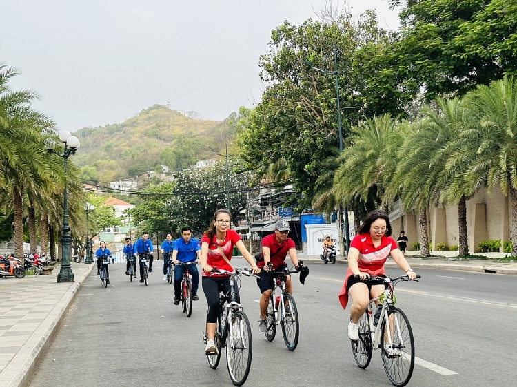 Tuổi trẻ Dầu khí đạp xe đạp hưởng ứng Tháng thanh niên 2023 với chủ đề “Sống hài hòa với thiên nhiên”