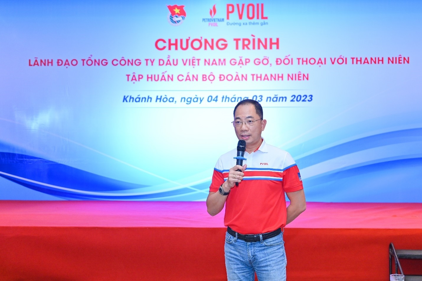 Đồng chí Cao Hoài Dương – Bí thư Đảng ủy, Chủ tịch HĐQT Tổng công ty chia sẻ thông tin với đoàn viên thanh niên