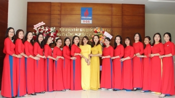 Phụ nữ DQS hưởng ứng Tuần lễ Áo dài năm 2023