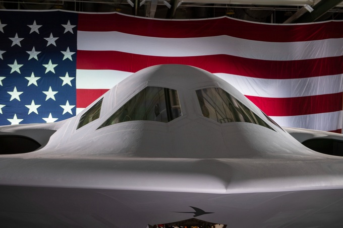 Mỹ đăng ảnh siêu máy bay bóng ma bầu trời trị giá gần 700 triệu USD - 2