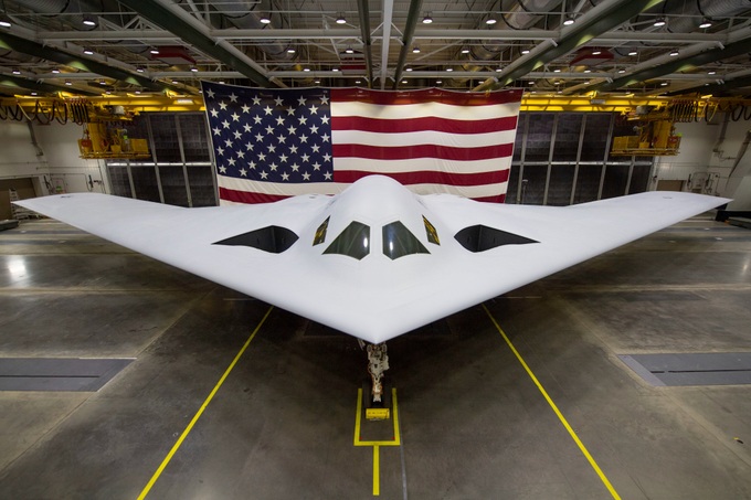 Mỹ đăng ảnh siêu máy bay bóng ma bầu trời trị giá gần 700 triệu USD - 1