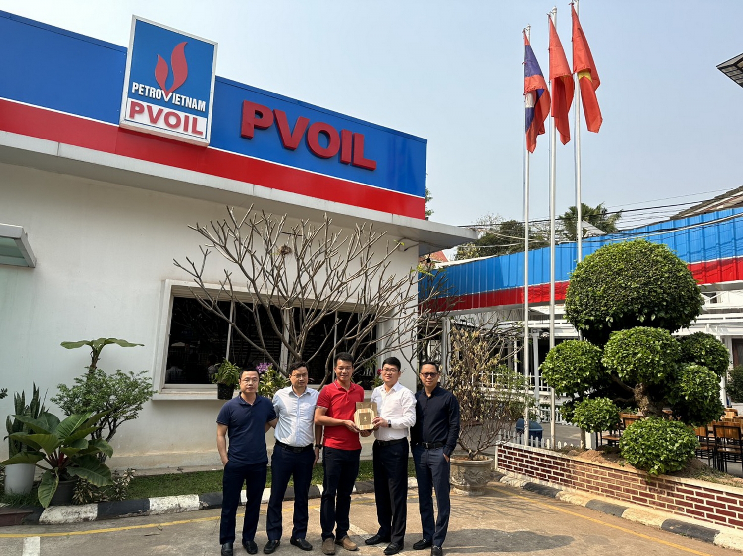 Đoàn công tác PV GAS giao lưu làm việc với chi nhánh PVOIL tại thủ đô Viêng Chăn - Lào