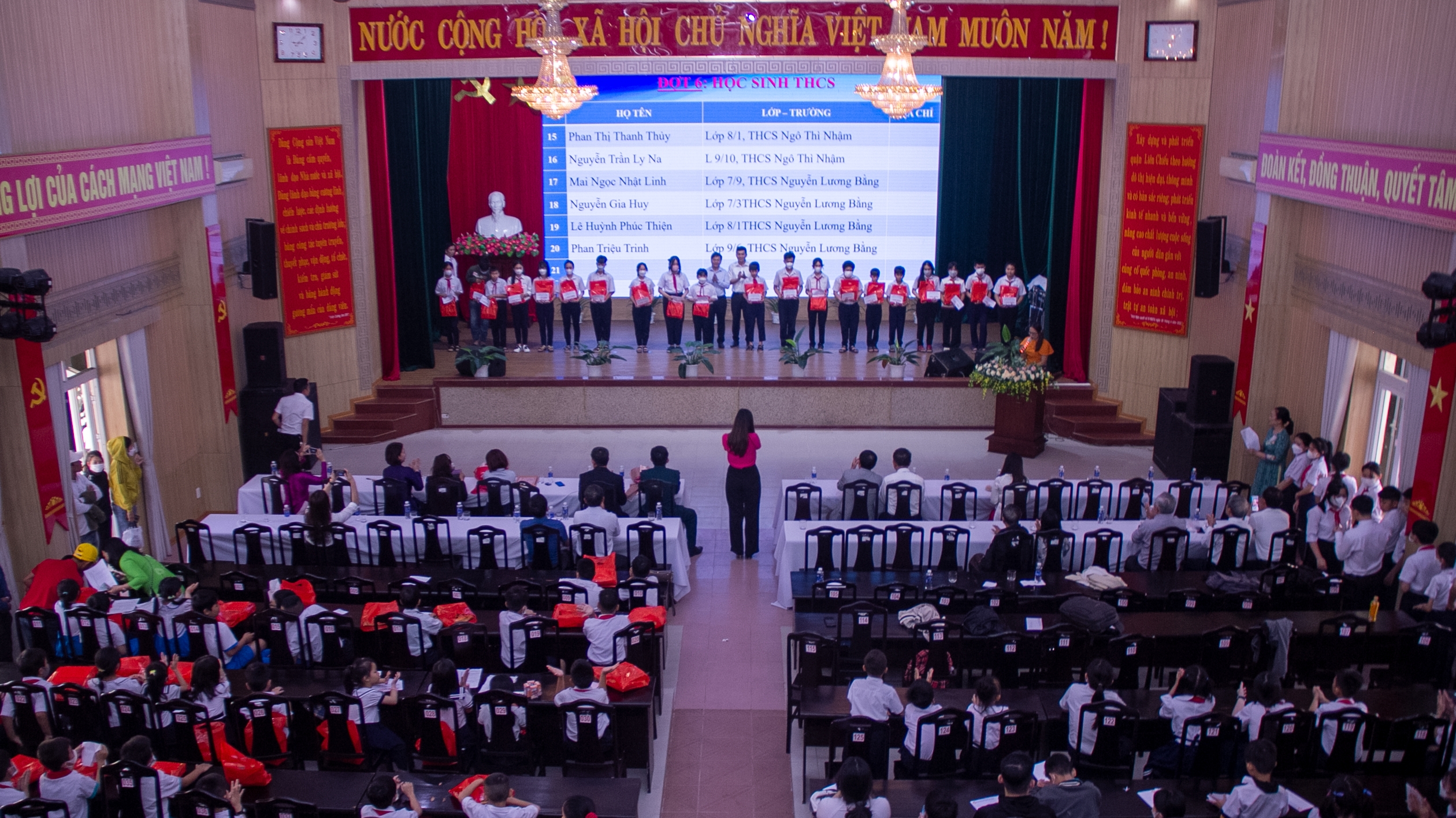 BSR và PVFCCo tài trợ 200 suất học bổng cho hội khuyến học quận Liên Chiểu - Đà Nẵng
