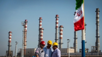 Xuất khẩu dầu mỏ của Iran tăng cao kỷ lục, bất chấp lệnh trừng phạt từ Mỹ