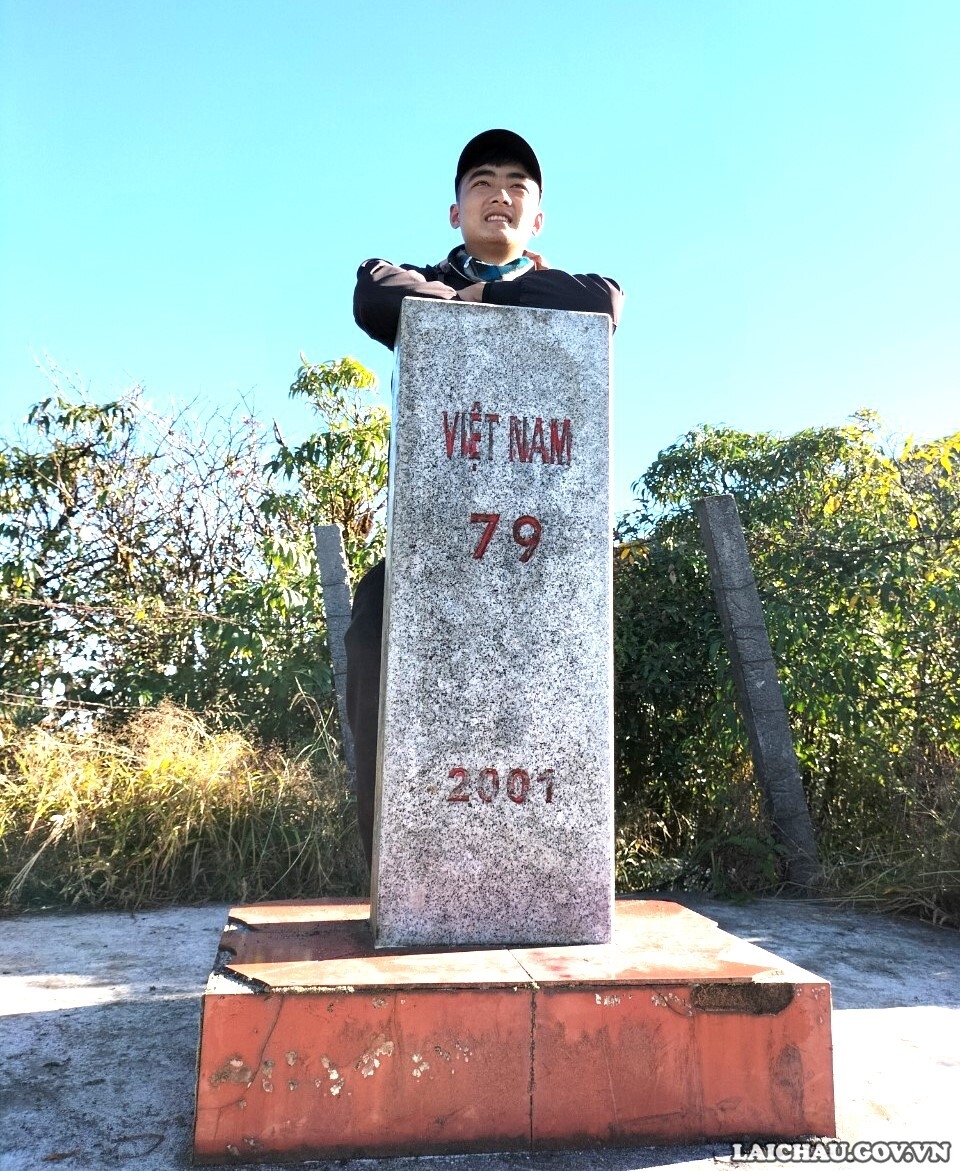 Lên đỉnh Khang Su Văn check-in cột mốc biên giới cao nhất Việt Nam