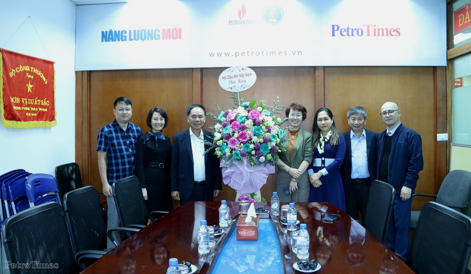 Lãnh đạo Hội Dầu khí Việt Nam chúc mừng Tạp chí Năng lượng Mới - PetroTimes nhân kỷ niệm 12 năm Ngày ra số đầu tiên