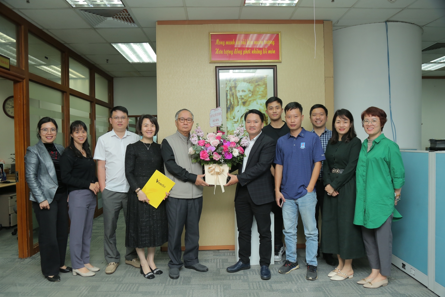 Công ty CP Truyền thông Năng lượng Việt và Thời Mới chúc mừng Tạp chí