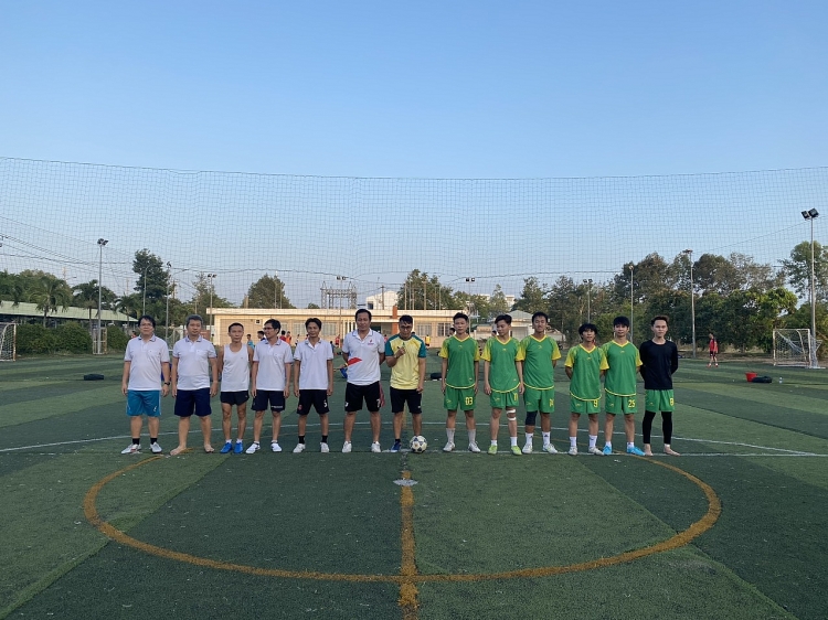 Công đoàn PVU tổ chức giao hữu bóng đá giữa thầy và trò