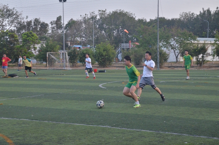 Công đoàn PVU tổ chức Giao hữu bóng đá giữa thầy và trò
