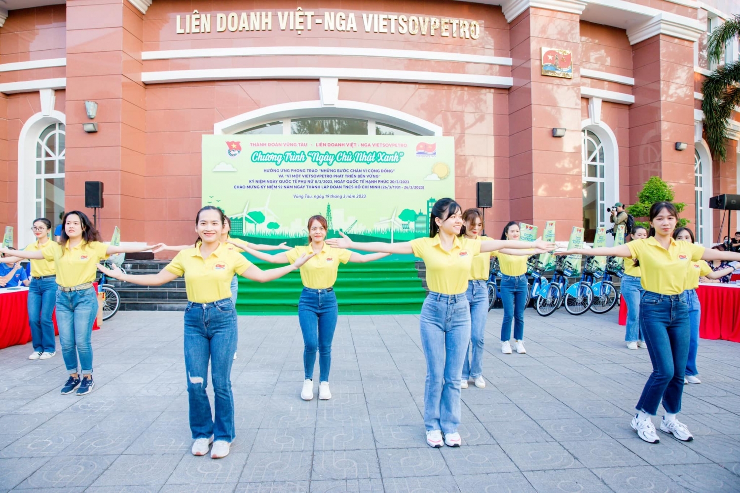 Vietsovpetro cùng Thành đoàn Thành phố Vũng Tàu tổ chức Lễ ra quân Ngày “Chủ nhật xanh”