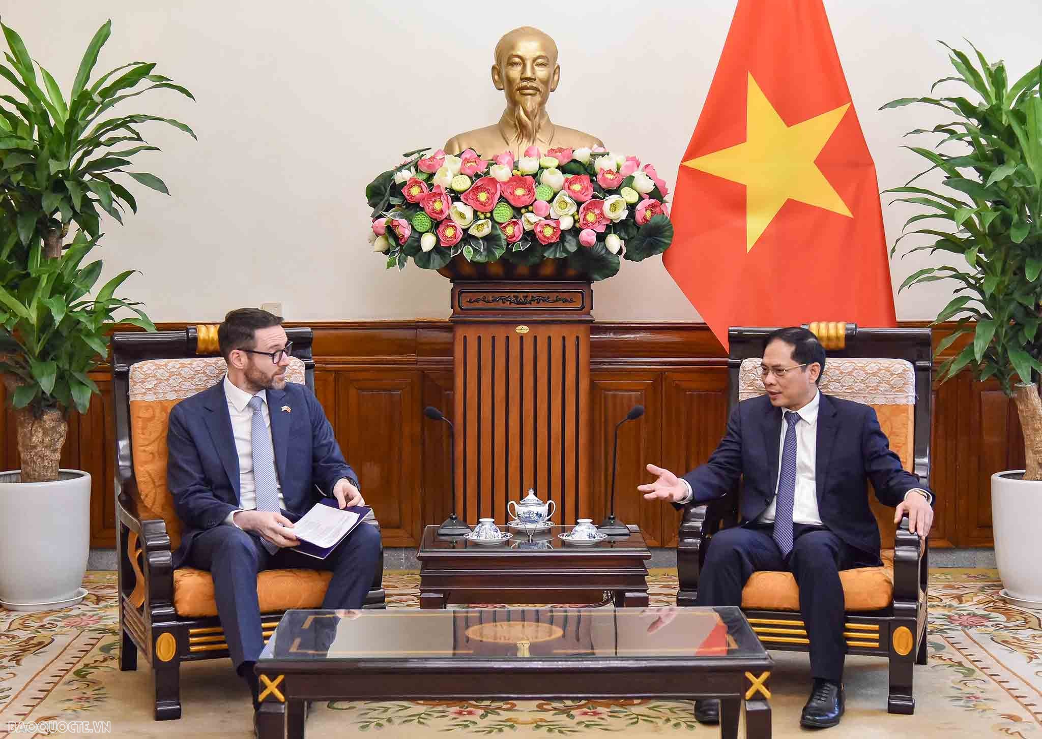 Bộ trưởng Ngoại giao Bùi Thanh Sơn tiếp Đại sứ Liên hiệp Vương quốc Anh và Bắc Ireland tại Việt Nam