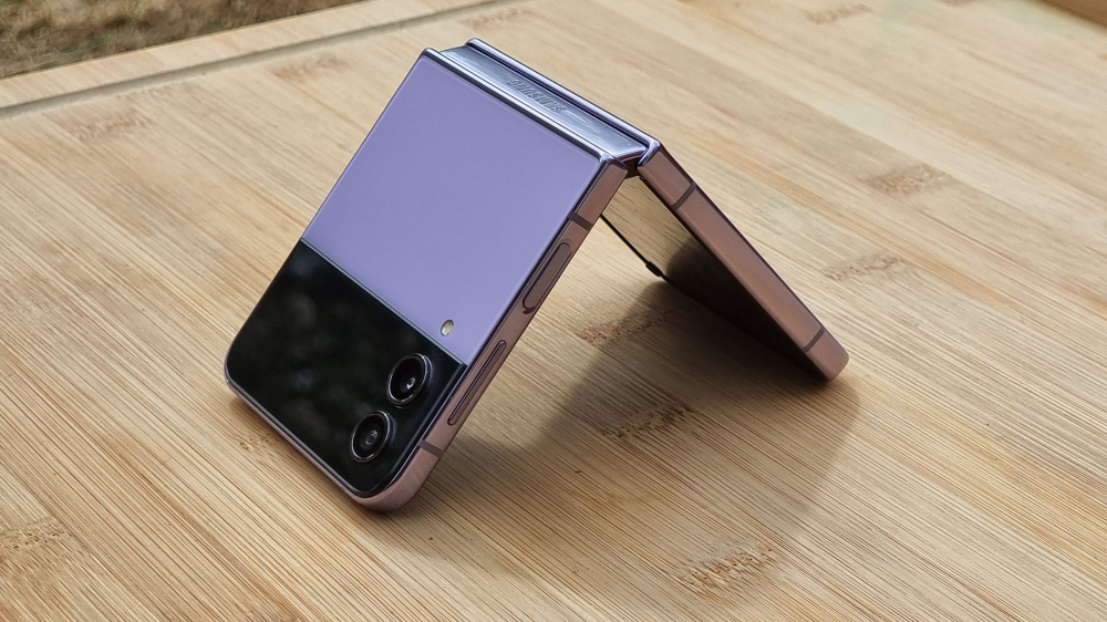 Hé lộ diện mạo Galaxy Z Flip 5 không một khe hở cực ấn tượng