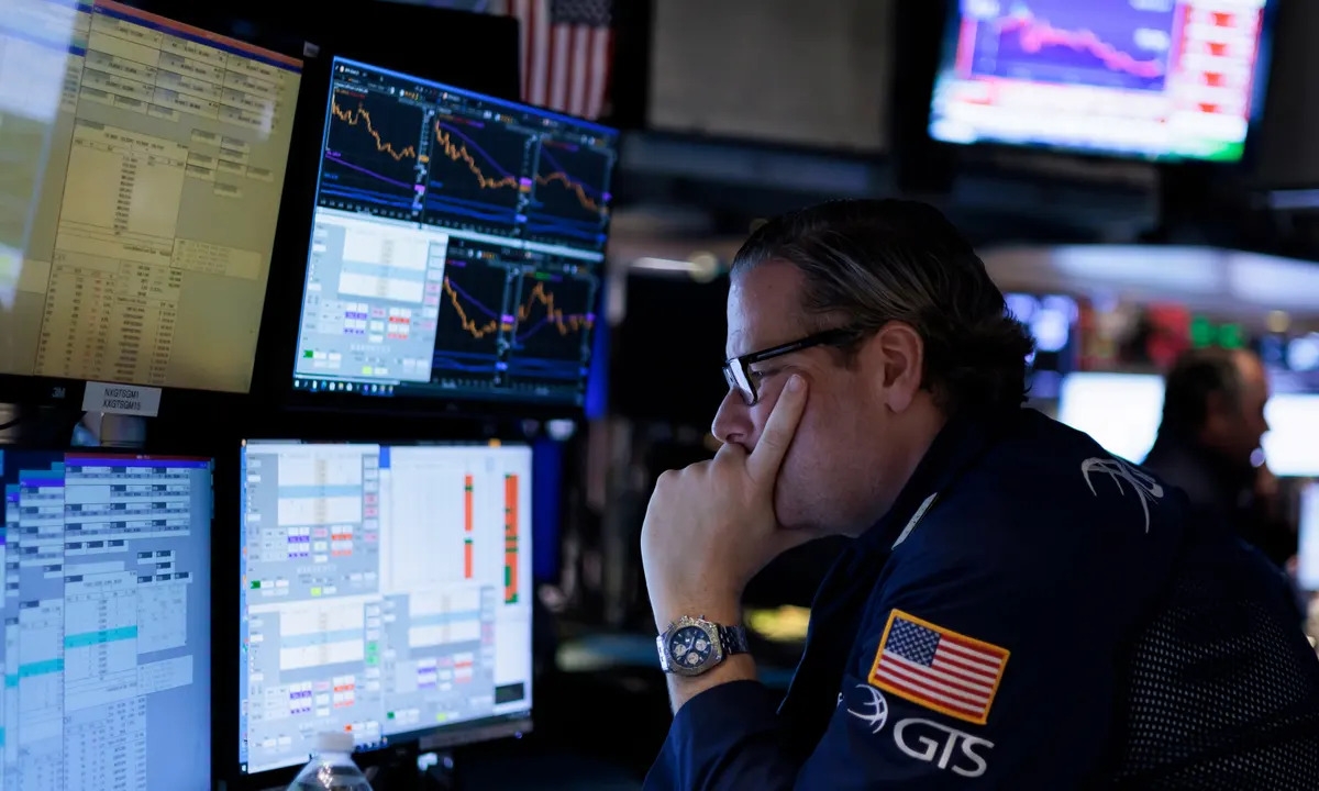 Thị trường chứng khoán thế giới ngày 23/3: Dow Jones rơi mạnh cuối phiên khi lãi suất tiếp tục tăng