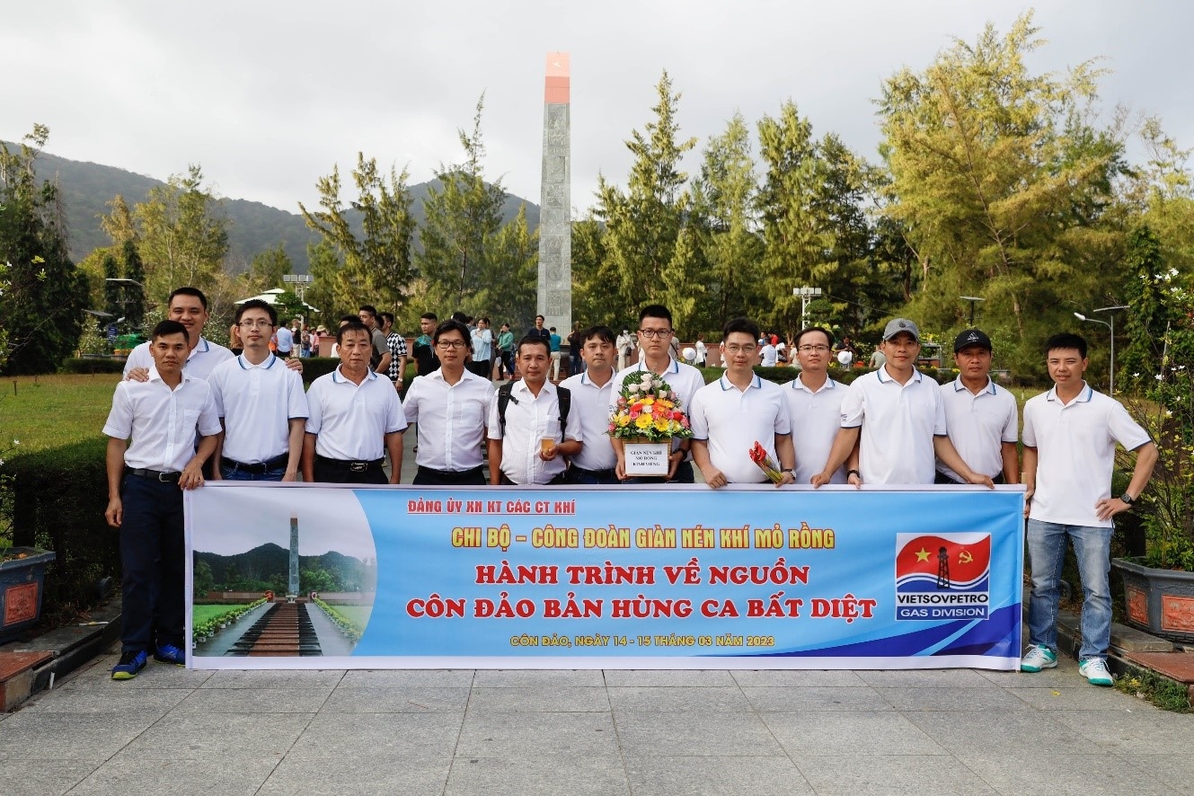 Chi bộ Giàn nén khí mỏ Rồng tổ chức Hành trình về nguồn – Côn Đảo bản hùng ca bất diệt
