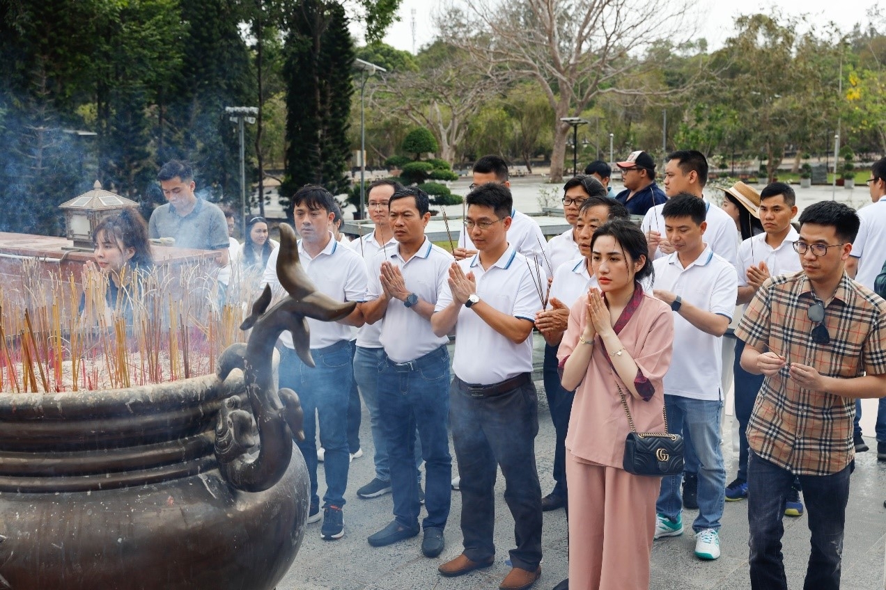 Chi bộ Giàn nén khí mỏ Rồng tổ chức Hành trình về nguồn – Côn Đảo bản hùng ca bất diệt Chi bộ Giàn nén khí mỏ Rồng tổ chức Hành trình về nguồn – Côn Đảo bản hùng ca bất diệt