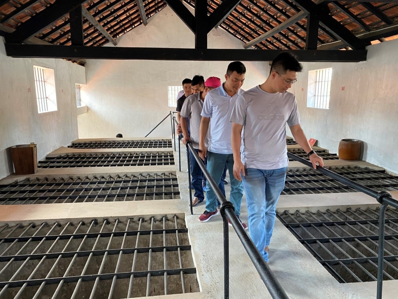 Chi bộ Giàn nén khí mỏ Rồng tổ chức Hành trình về nguồn – Côn Đảo bản hùng ca bất diệt Chi bộ Giàn nén khí mỏ Rồng tổ chức Hành trình về nguồn – Côn Đảo bản hùng ca bất diệt