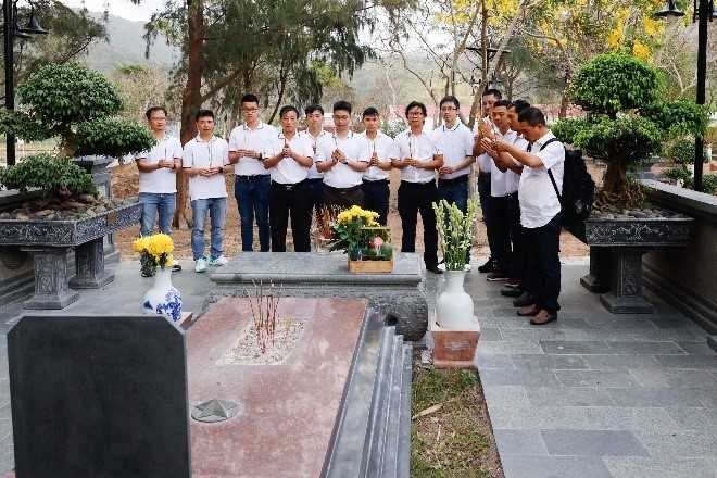 Chi bộ Giàn nén khí mỏ Rồng tổ chức Hành trình về nguồn – Côn Đảo bản hùng ca bất diệt Chi bộ Giàn nén khí mỏ Rồng tổ chức Hành trình về nguồn – Côn Đảo bản hùng ca bất diệt