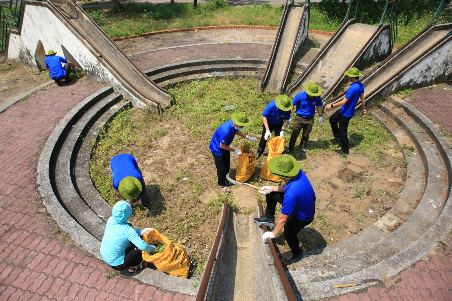 Đoàn Thanh niên BSR thực hiện công trình thanh niên trên quê hương đồng chí Nguyễn Nghiêm
