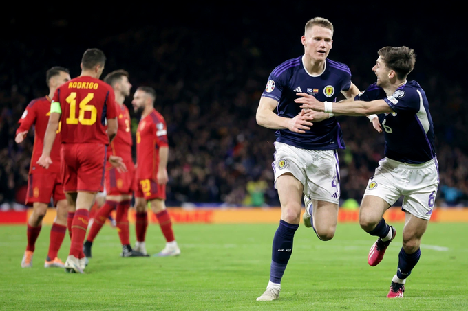 Ngôi sao Man Utd giúp Scotland hạ Tây Ban Nha, Đức thất bại trước Bỉ - 1