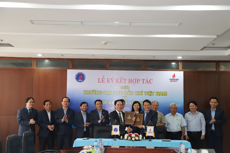 Trường Đại học Dầu khí Việt Nam ký kết thỏa thuận hợp tác với Hội Dầu khí Việt Nam Trường Đại học Dầu khí Việt Nam ký kết thỏa thuận hợp tác với Hội Dầu khí Việt Nam