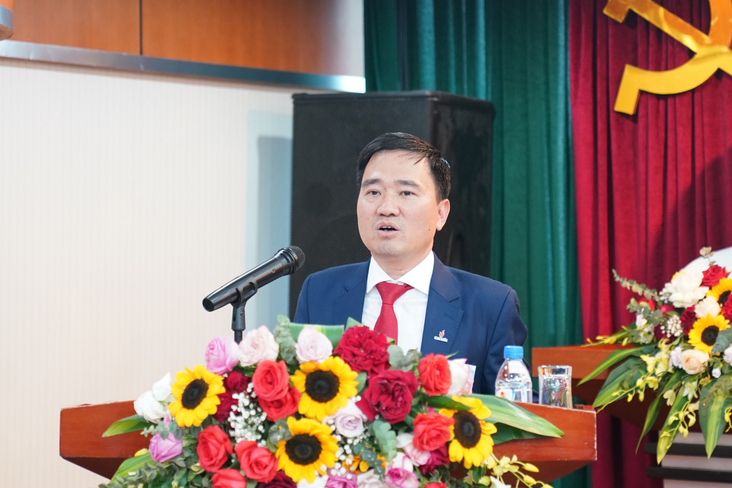 TS. Vũ Anh Tuấn - Phó Chủ tịch Công đoàn Dầu khí Việt Nam phát biểu chỉ đạo tại Đại hội.