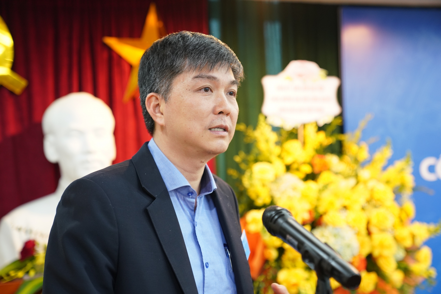 TS. Nguyễn Anh Đức - Bí thư Đảng ủy, Viện trưởng phát biểu tại Đại hội.