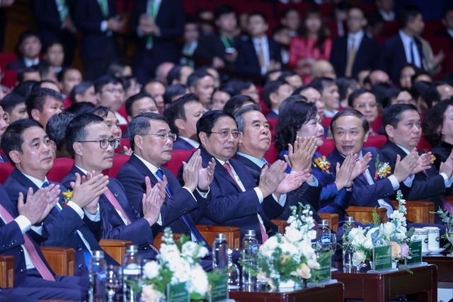 Thủ tướng dự lễ kỷ niệm 60 năm ngày thành lập và đón nhận danh hiệu Anh hùng Lao động của Vietcombank