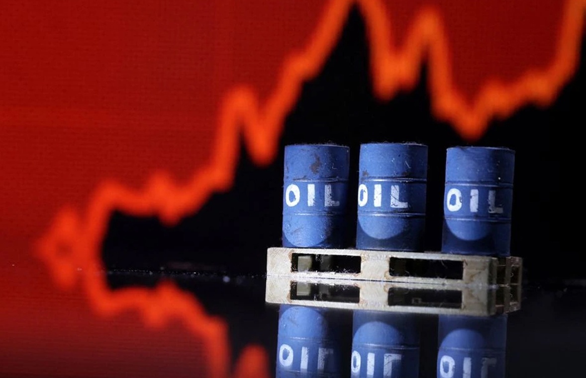 Ứng phó với giá dầu tăng cao những tháng cuối năm