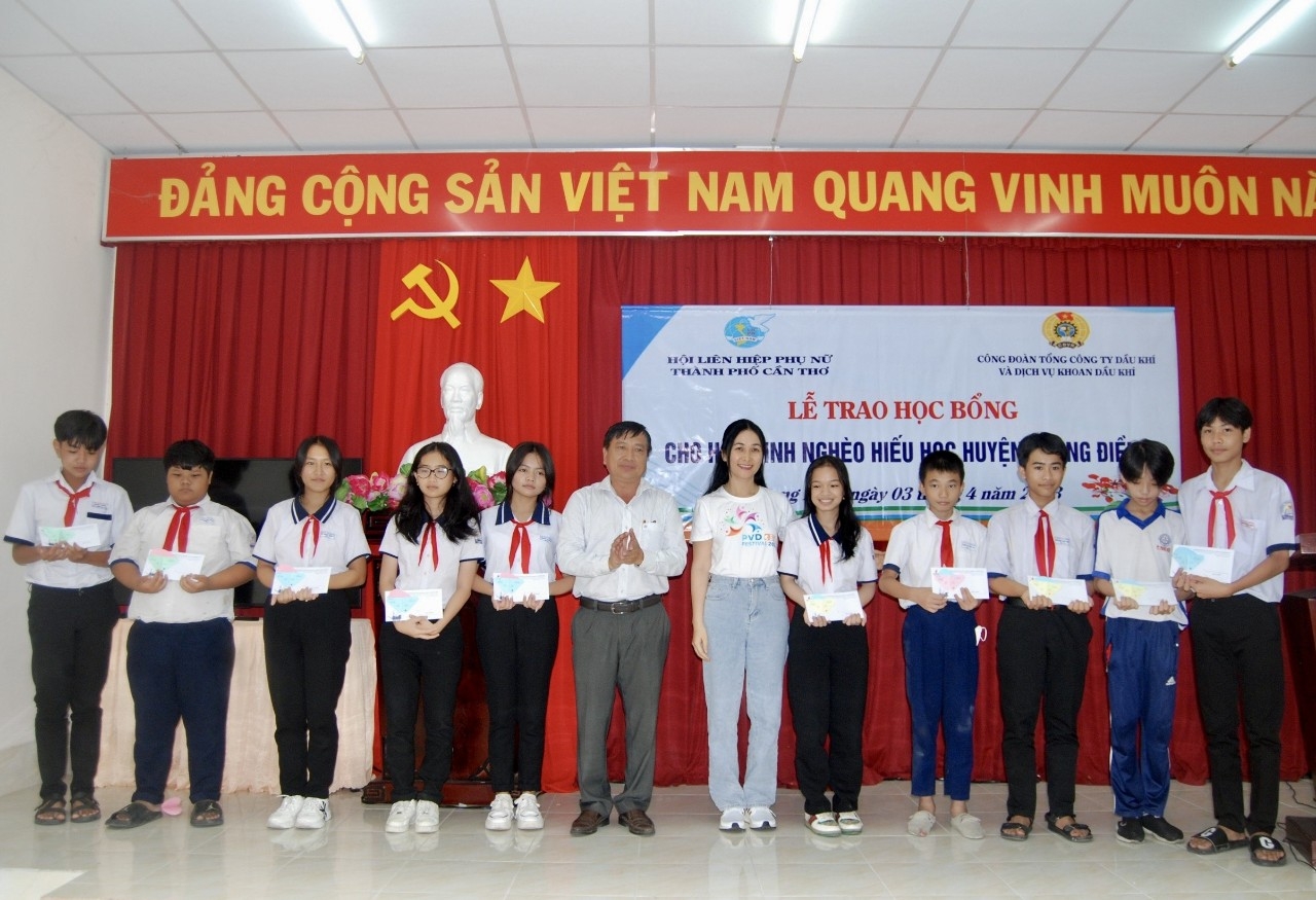 Ban Nữ công Công đoàn PV Drilling tổ chức về nguồn, thực hiện nhiều hoạt động ASXH