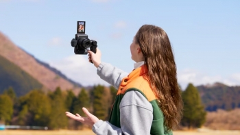 Sony "chiều lòng" nhà sáng tạo nội dung với máy ảnh vlog full-frame ZV-E1