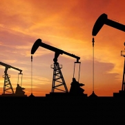 Vì sao OPEC+ và Nga đồng loạt cắt giảm sản lượng dầu mỏ?