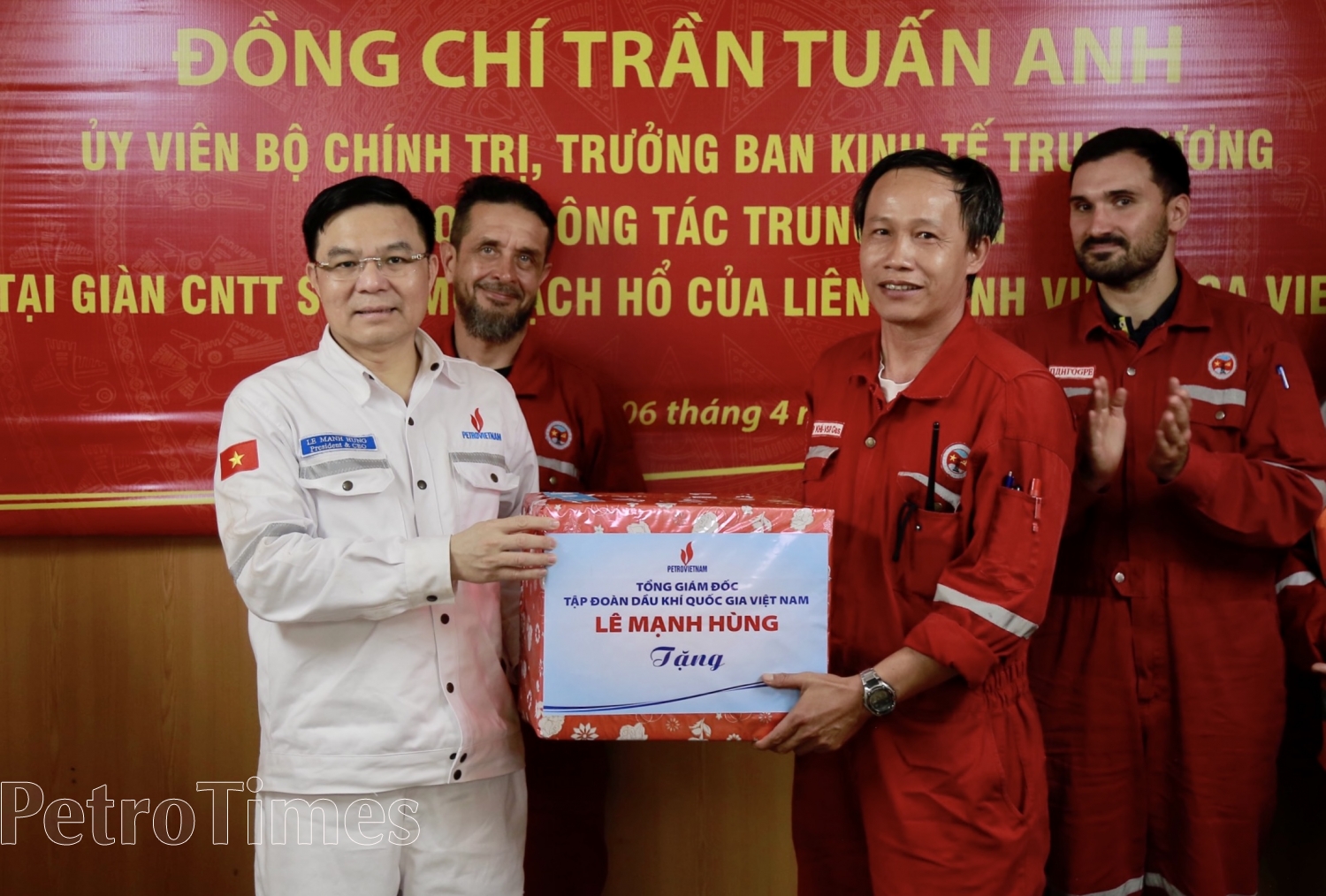 Trưởng Ban Kinh tế Trung ương Trần Tuấn Anh thăm và làm việc tại Giàn Công nghệ trung tâm số 2