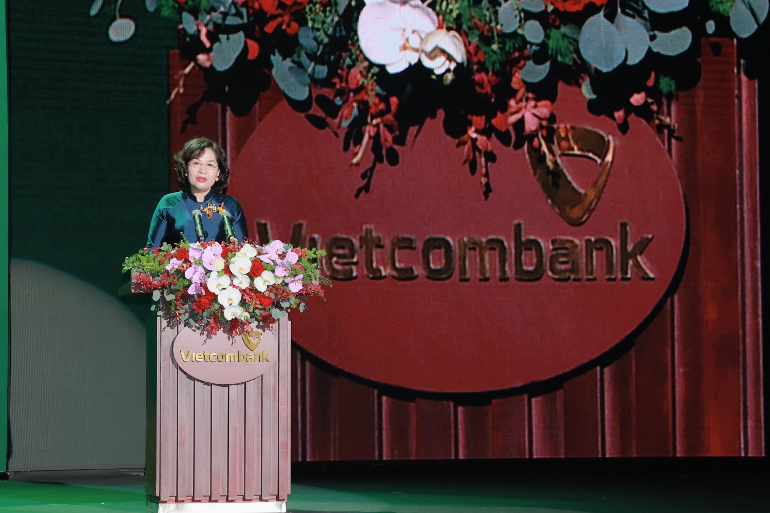 Lễ kỷ niệm 60 năm thành lập Vietcombank và đón nhận danh hiệu Anh hùng Lao động thành công tốt đẹp