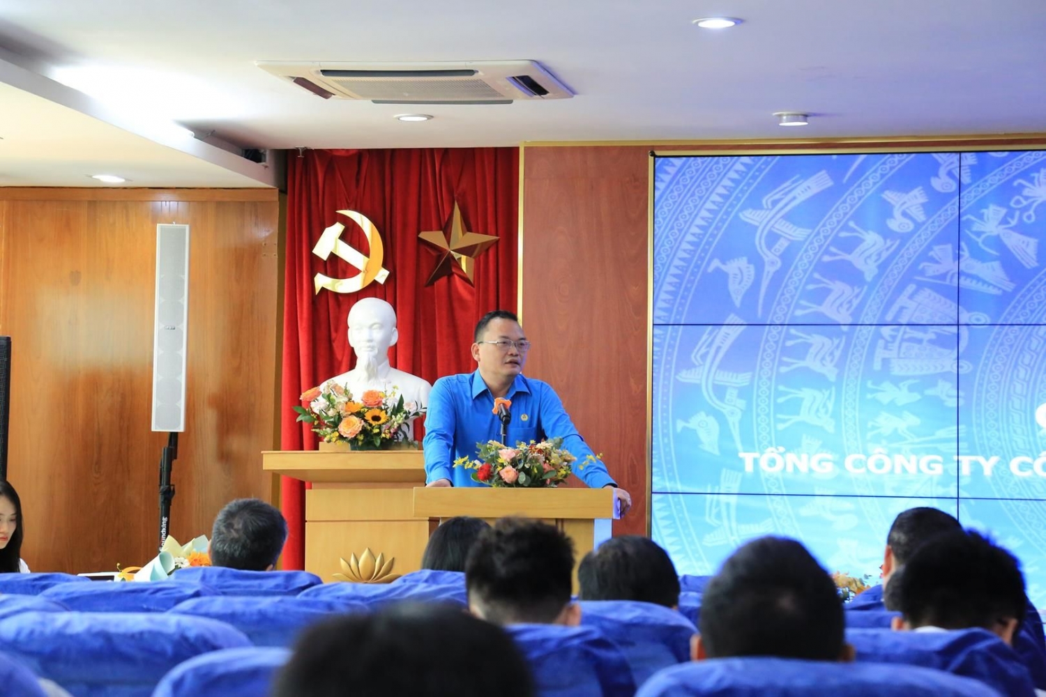 Đồng chí Nguyễn Quốc Thịnh - Ủy viên BTV Đảng ủy, Phó Tổng giám đốc, Chủ tịch Công đoàn Tổng công ty, phát biểu chỉ đạo tại Hội nghị. 