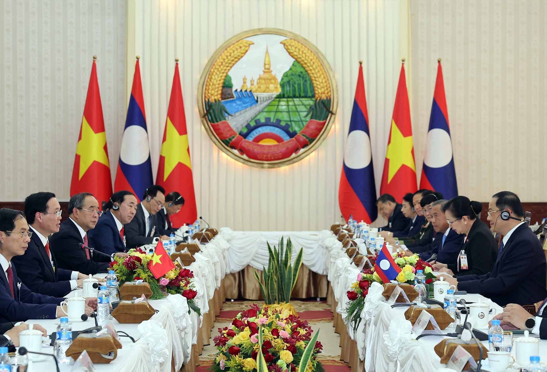 Chủ tịch nước Võ Văn Thưởng hội kiến Thủ tướng Lào Sonexay Siphandone